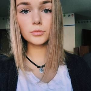 Meet your Posher, Caitlin